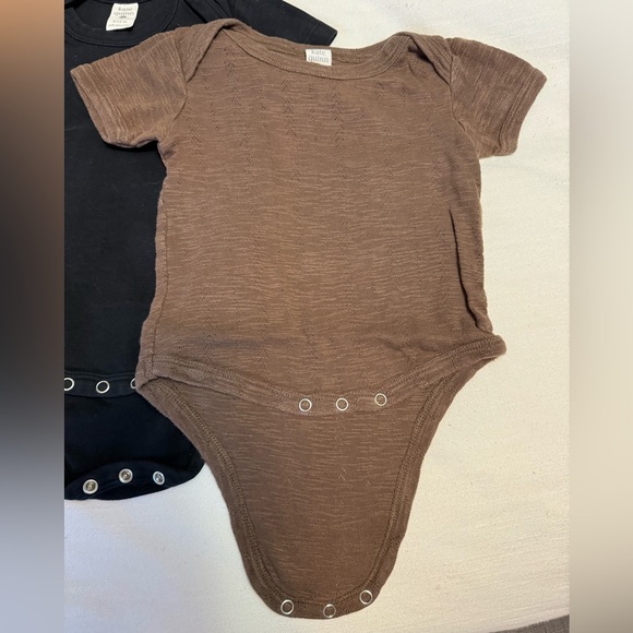 Kate Quinn | Bundle of 3 Short Sleeve Lap Neck Bodysuits | 6-12 months - Picture 2 of 8